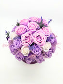 Aranjament flori "Lavender Dream",trandafiri de sapun in cutie rotunda.