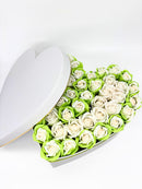 Aranjament floral forever,cutie în formă de inimă alba "Lime heart"