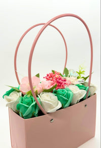 Aranjament floral tip cos "Mint & blush"