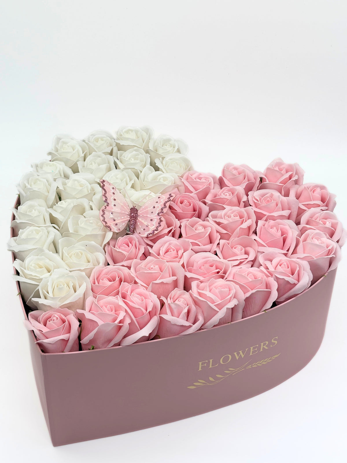 Aranjament floral forever,cutie în formă de inimă roz "Pink pearl"