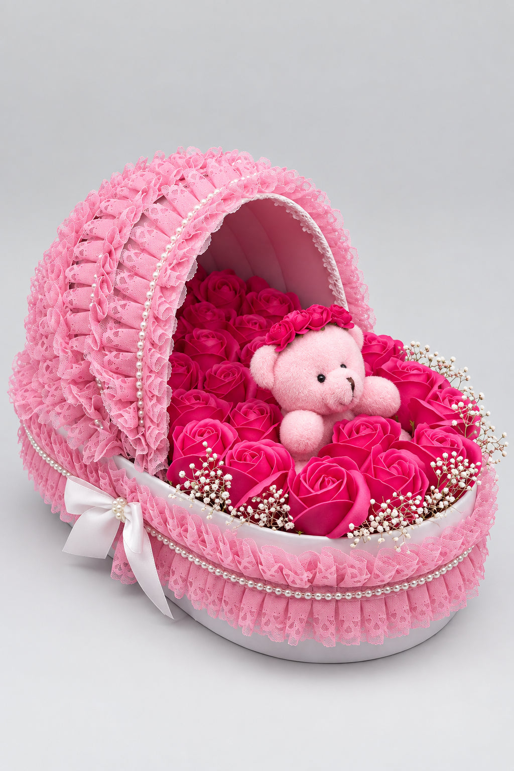 Aranjament floral pentru botez/Bebe cu Trandafiri de sapun și Ursuleț