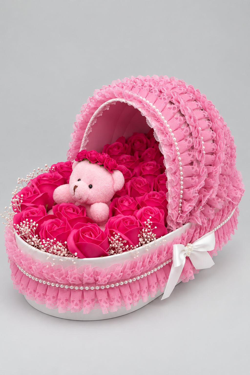 Aranjament floral pentru botez/Bebe cu Trandafiri de sapun și Ursuleț