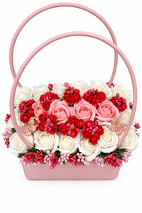 Aranjament din flori parfumate de sapun "PINK ROMANCE" tip cosulet cu 17 trandafiri