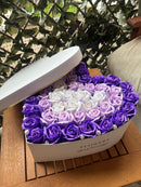 Aranjament floral forever,cutie în formă de inimă alba "Royal Purple Heart"