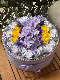 Aranjament cu Hortensie și Trandafiri de sapun in cutie de catifea."Lavender Sunshine"