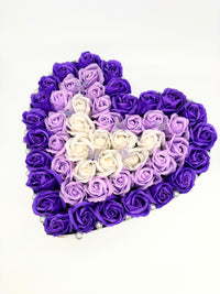 Aranjament floral forever,cutie în formă de inimă alba "Royal Purple Heart"