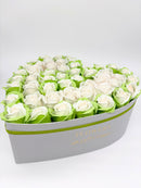 Aranjament floral forever,cutie în formă de inimă alba "Lime heart"
